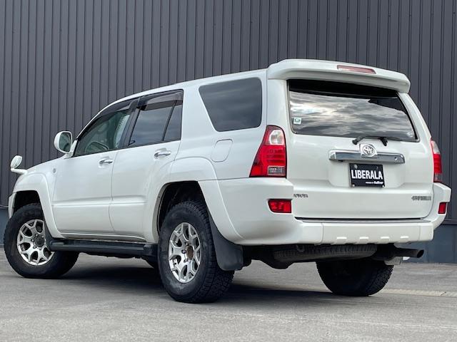 ハイラックスサーフ ＳＳＲ－Ｘ　４ＷＤ　社外ナビ　社外バックカメラ　社外アルミホイール　バックドア／イージークローザー　オートライト　電格調整ミラー　ライト付きサイドステップ　リア７面プライバシーガラス　ドアバイザー　フロアマット（5枚目）