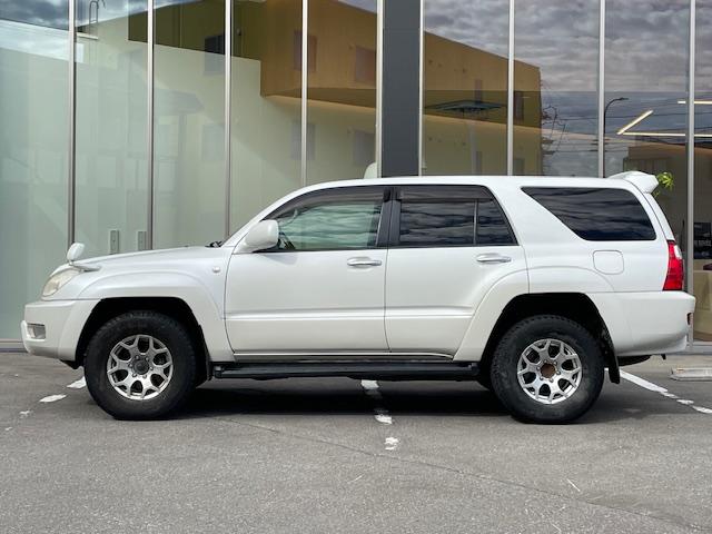 ハイラックスサーフ ＳＳＲ－Ｘ　４ＷＤ　社外ナビ　社外バックカメラ　社外アルミホイール　バックドア／イージークローザー　オートライト　電格調整ミラー　ライト付きサイドステップ　リア７面プライバシーガラス　ドアバイザー　フロアマット（15枚目）