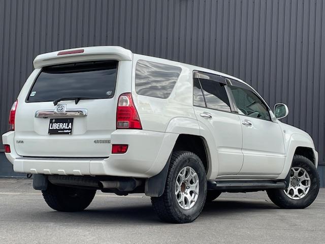 ハイラックスサーフ ＳＳＲ－Ｘ　４ＷＤ　社外ナビ　社外バックカメラ　社外アルミホイール　バックドア／イージークローザー　オートライト　電格調整ミラー　ライト付きサイドステップ　リア７面プライバシーガラス　ドアバイザー　フロアマット（18枚目）