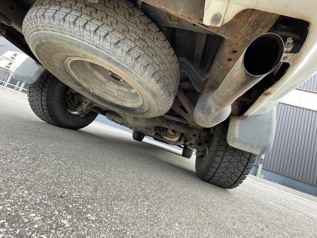 ハイラックスサーフ ＳＳＲ－Ｘ　４ＷＤ　社外ナビ　社外バックカメラ　社外アルミホイール　バックドア／イージークローザー　オートライト　電格調整ミラー　ライト付きサイドステップ　リア７面プライバシーガラス　ドアバイザー　フロアマット（25枚目）