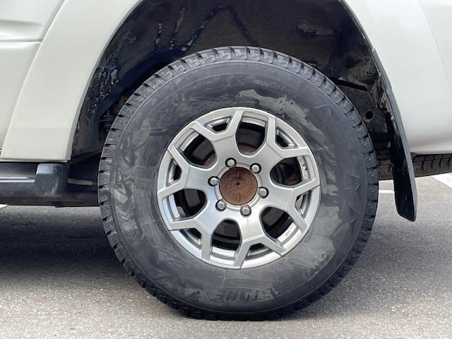 ハイラックスサーフ ＳＳＲ－Ｘ　４ＷＤ　社外ナビ　社外バックカメラ　社外アルミホイール　バックドア／イージークローザー　オートライト　電格調整ミラー　ライト付きサイドステップ　リア７面プライバシーガラス　ドアバイザー　フロアマット（28枚目）