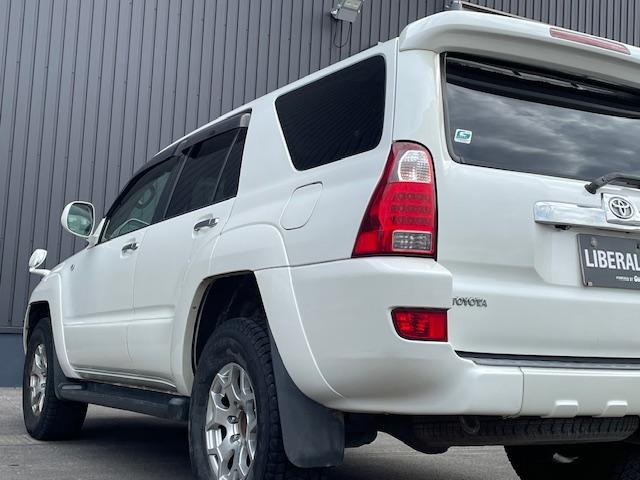 ハイラックスサーフ ＳＳＲ－Ｘ　４ＷＤ　社外ナビ　社外バックカメラ　社外アルミホイール　バックドア／イージークローザー　オートライト　電格調整ミラー　ライト付きサイドステップ　リア７面プライバシーガラス　ドアバイザー　フロアマット（33枚目）