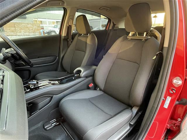 ヴェゼル ハイブリッドX・ホンダセンシング 4WD・ワンオーナー・寒冷地仕様・ギャザーズインターナビ8インチ・Bluetooth・DVD・CD・TV・USB・HDMI・アップルカープレイ・アダプティブクルーズコントロール・シートヒーター(3枚目)