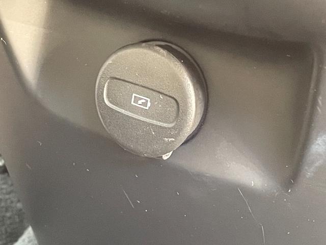 ＸＣ９０ Ｂ６　ＡＷＤ　インスクリプション　純正ナビ　Ａｐｐｌｙ　Ｃａｒｐｌａｙ　Ｂｏｗｅｒｓ　＆　Ｗｉｌｋｉｎｓスピーカー　ブロンドレザーシート　ステアリングヒーター　全席シートヒーター　前席ベンチレーション　前後ドラレコ　全方位カメラ（74枚目）