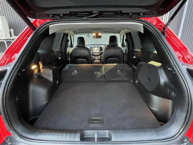 ジープ・チェロキー トレイルホーク　純正ナビ　バックカメラ　前席パワーシート　前後ドライブレコーダー　電動リアゲート　ブラインドスポットモニター　パドルシフト　レーダークルーズコントロール　ＥＴＣ　４ＷＤ　レーンキープアシスト（2枚目）