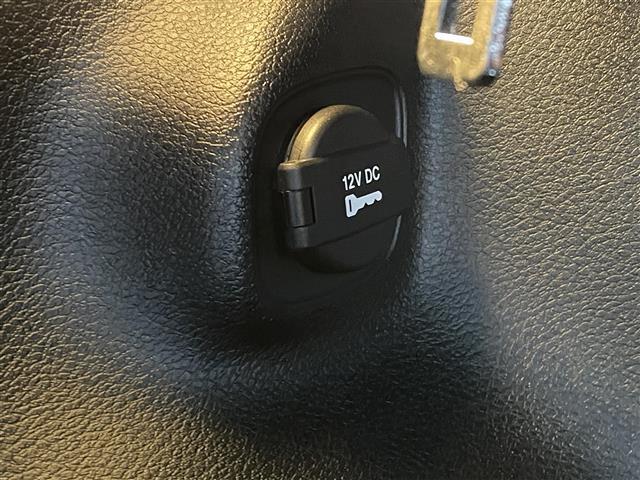 ジープ・チェロキー トレイルホーク　純正ナビ　バックカメラ　前席パワーシート　前後ドライブレコーダー　電動リアゲート　ブラインドスポットモニター　パドルシフト　レーダークルーズコントロール　ＥＴＣ　４ＷＤ　レーンキープアシスト（7枚目）