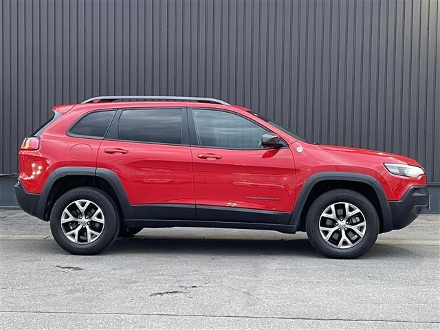 ジープ・チェロキー トレイルホーク　純正ナビ　バックカメラ　前席パワーシート　前後ドライブレコーダー　電動リアゲート　ブラインドスポットモニター　パドルシフト　レーダークルーズコントロール　ＥＴＣ　４ＷＤ　レーンキープアシスト（15枚目）