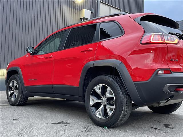 ジープ・チェロキー トレイルホーク　純正ナビ　バックカメラ　前席パワーシート　前後ドライブレコーダー　電動リアゲート　ブラインドスポットモニター　パドルシフト　レーダークルーズコントロール　ＥＴＣ　４ＷＤ　レーンキープアシスト（22枚目）