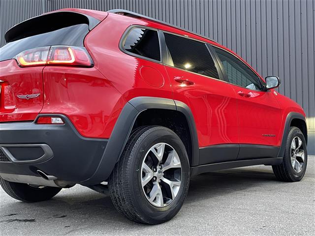 ジープ・チェロキー トレイルホーク　純正ナビ　バックカメラ　前席パワーシート　前後ドライブレコーダー　電動リアゲート　ブラインドスポットモニター　パドルシフト　レーダークルーズコントロール　ＥＴＣ　４ＷＤ　レーンキープアシスト（23枚目）