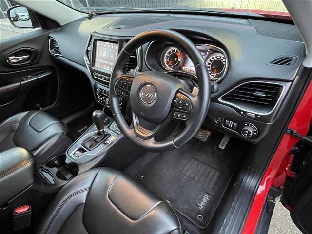 ジープ・チェロキー トレイルホーク　純正ナビ　バックカメラ　前席パワーシート　前後ドライブレコーダー　電動リアゲート　ブラインドスポットモニター　パドルシフト　レーダークルーズコントロール　ＥＴＣ　４ＷＤ　レーンキープアシスト（26枚目）