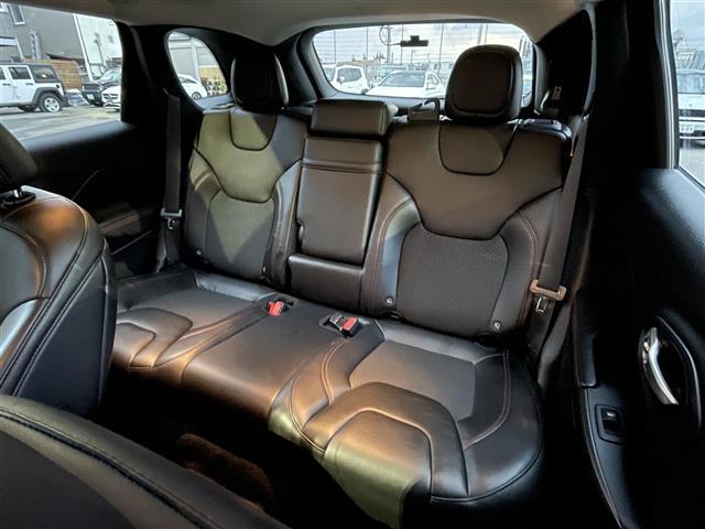 ジープ・チェロキー トレイルホーク　純正ナビ　バックカメラ　前席パワーシート　前後ドライブレコーダー　電動リアゲート　ブラインドスポットモニター　パドルシフト　レーダークルーズコントロール　ＥＴＣ　４ＷＤ　レーンキープアシスト（29枚目）