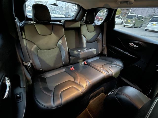 ジープ・チェロキー トレイルホーク　純正ナビ　バックカメラ　前席パワーシート　前後ドライブレコーダー　電動リアゲート　ブラインドスポットモニター　パドルシフト　レーダークルーズコントロール　ＥＴＣ　４ＷＤ　レーンキープアシスト（31枚目）