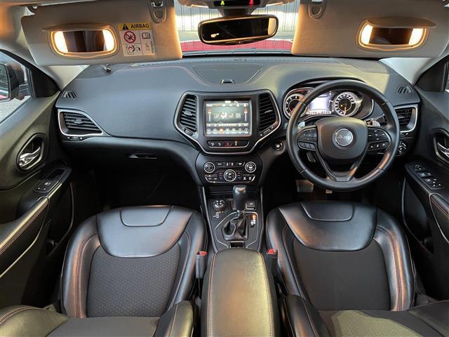 ジープ・チェロキー トレイルホーク　純正ナビ　バックカメラ　前席パワーシート　前後ドライブレコーダー　電動リアゲート　ブラインドスポットモニター　パドルシフト　レーダークルーズコントロール　ＥＴＣ　４ＷＤ　レーンキープアシスト（42枚目）