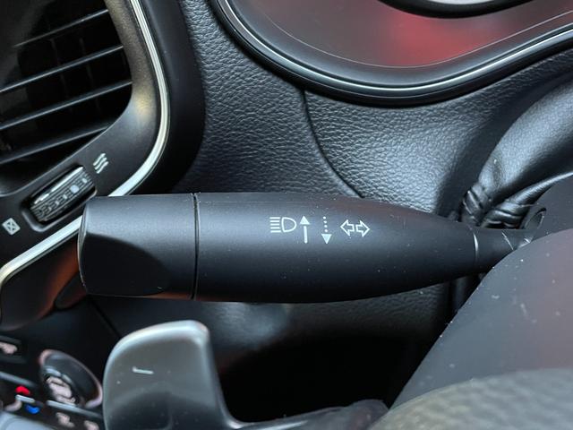 ジープ・チェロキー トレイルホーク　純正ナビ　バックカメラ　前席パワーシート　前後ドライブレコーダー　電動リアゲート　ブラインドスポットモニター　パドルシフト　レーダークルーズコントロール　ＥＴＣ　４ＷＤ　レーンキープアシスト（51枚目）