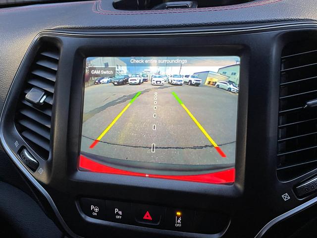 ジープ・チェロキー トレイルホーク　純正ナビ　バックカメラ　前席パワーシート　前後ドライブレコーダー　電動リアゲート　ブラインドスポットモニター　パドルシフト　レーダークルーズコントロール　ＥＴＣ　４ＷＤ　レーンキープアシスト（53枚目）