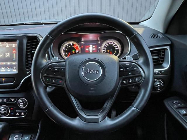 ジープ・チェロキー トレイルホーク　純正ナビ　バックカメラ　前席パワーシート　前後ドライブレコーダー　電動リアゲート　ブラインドスポットモニター　パドルシフト　レーダークルーズコントロール　ＥＴＣ　４ＷＤ　レーンキープアシスト（60枚目）