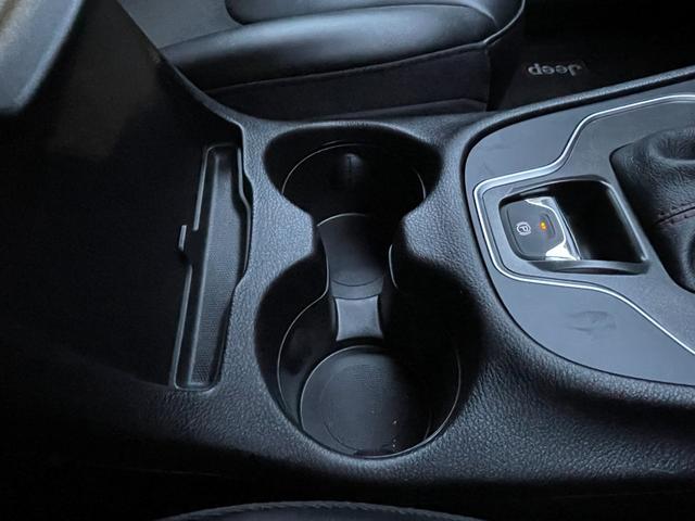 ジープ・チェロキー トレイルホーク　純正ナビ　バックカメラ　前席パワーシート　前後ドライブレコーダー　電動リアゲート　ブラインドスポットモニター　パドルシフト　レーダークルーズコントロール　ＥＴＣ　４ＷＤ　レーンキープアシスト（64枚目）