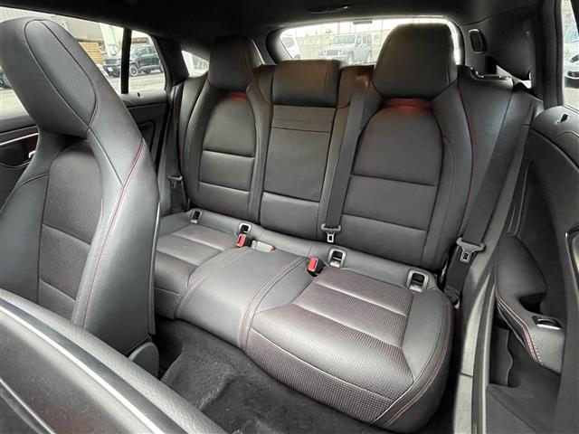 ◆リベラーラでは、国家資格を持った整備士がしっかり整備。もちろん、リベラーラ以外でご購入された車も車検・整備が可能です。