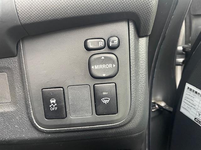 ウィッシュ １．８Ｘ　ＨＩＤセレクション　４ＷＤ・特別仕様車・ワンオーナー・純正ナビ・ワンセグＴＶ・ＥＴＣ・寒冷地仕様・電動格納ドアミラー・フロントヒーター・リアヒーター・バックカメラ・エンジンスターター・センターデフロック（12枚目）