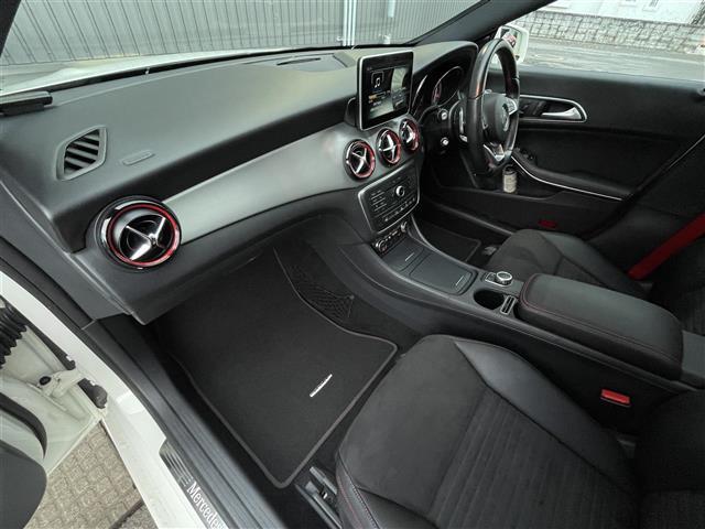 ＣＬＡクラス シューティングブレーク ＣＬＡ２５０シュポルト４マチックシュティングブレーク　パノラミックスラインディングルーフ　メーカーＨＤＤナビ　バックカメラ　レーダーセーフティＰＫＧ　衝突防止アシストプラス　レーンキープアシスト　ブラインドスポットアシスト　ＥＳＰ　パークトロニック（30枚目）