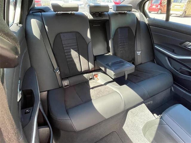 ３シリーズ ３２０ｄ　ｘＤｒｉｖｅ　Ｍスポーツ　４ＷＤ・純正ナビ・バーチャルコックピット・ハーフレザー・メモリー付パワーシート・シートヒーター・パーキングアシスト・レーンキープアシスト・ヘッドアップディスプレイ・アダプティブクルーズコントロール（4枚目）