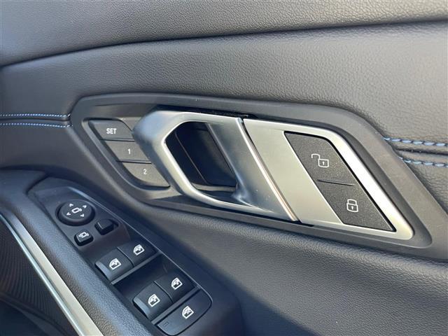 ３シリーズ ３２０ｄ　ｘＤｒｉｖｅ　Ｍスポーツ　４ＷＤ・純正ナビ・バーチャルコックピット・ハーフレザー・メモリー付パワーシート・シートヒーター・パーキングアシスト・レーンキープアシスト・ヘッドアップディスプレイ・アダプティブクルーズコントロール（16枚目）