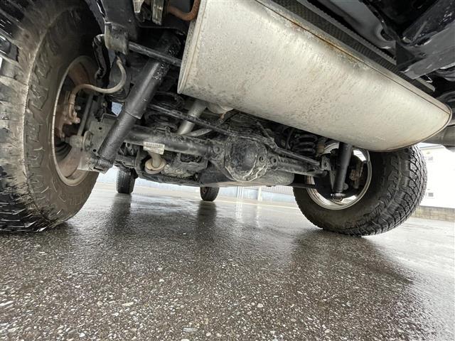 ジープ・ラングラーアンリミテッド スポーツ　社外メモリナビ　フルセグＴＶ　ＣＤ　ＤＶＤ　Ｂｌｕｅｔｏｏｔｈ　後席モニター　バックカメラ　ドライブレコーダー　前のみ　４ＷＤ　ＥＴＣ　サイドモニター　純正アルミホイール　純正フロアマット（24枚目）