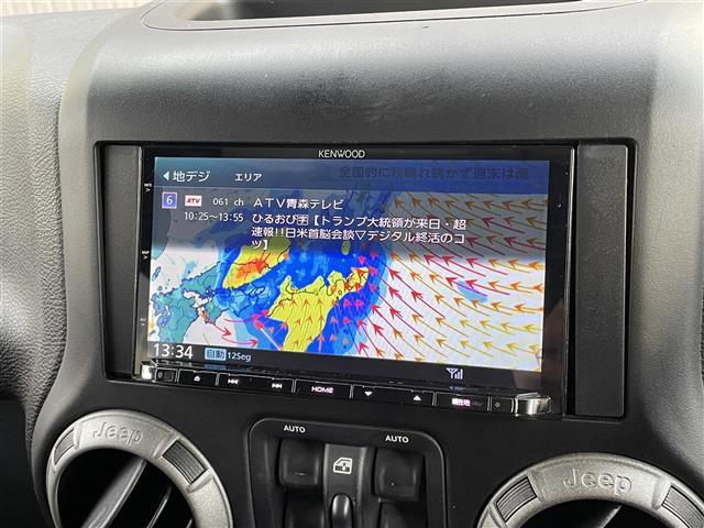 ジープ・ラングラーアンリミテッド スポーツ　社外メモリナビ　フルセグＴＶ　ＣＤ　ＤＶＤ　Ｂｌｕｅｔｏｏｔｈ　後席モニター　バックカメラ　ドライブレコーダー　前のみ　４ＷＤ　ＥＴＣ　サイドモニター　純正アルミホイール　純正フロアマット（34枚目）
