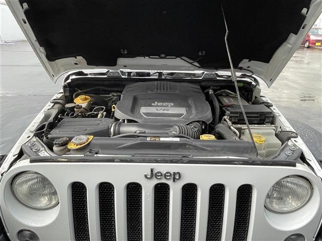 ジープ・ラングラーアンリミテッド スポーツ　社外メモリナビ　フルセグＴＶ　ＣＤ　ＤＶＤ　Ｂｌｕｅｔｏｏｔｈ　後席モニター　バックカメラ　ドライブレコーダー　前のみ　４ＷＤ　ＥＴＣ　サイドモニター　純正アルミホイール　純正フロアマット（38枚目）