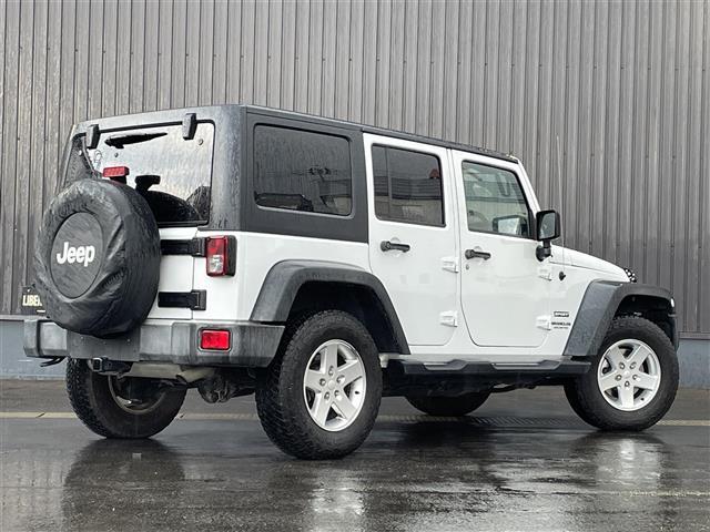 ジープ・ラングラーアンリミテッド スポーツ　社外メモリナビ　フルセグＴＶ　ＣＤ　ＤＶＤ　Ｂｌｕｅｔｏｏｔｈ　後席モニター　バックカメラ　ドライブレコーダー　前のみ　４ＷＤ　ＥＴＣ　サイドモニター　純正アルミホイール　純正フロアマット（43枚目）