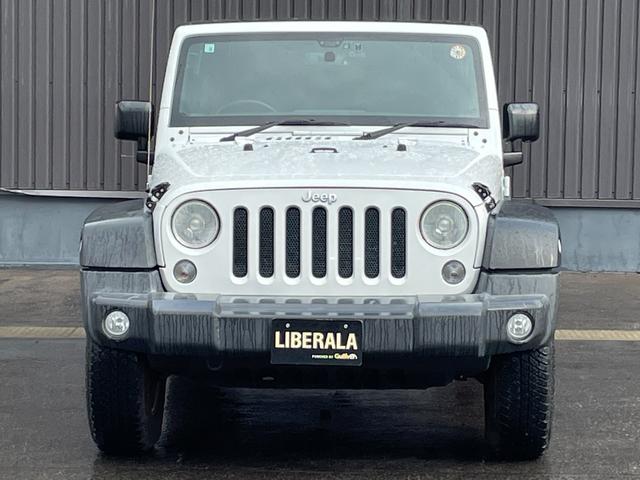 ジープ・ラングラーアンリミテッド スポーツ　社外メモリナビ　フルセグＴＶ　ＣＤ　ＤＶＤ　Ｂｌｕｅｔｏｏｔｈ　後席モニター　バックカメラ　ドライブレコーダー　前のみ　４ＷＤ　ＥＴＣ　サイドモニター　純正アルミホイール　純正フロアマット（44枚目）