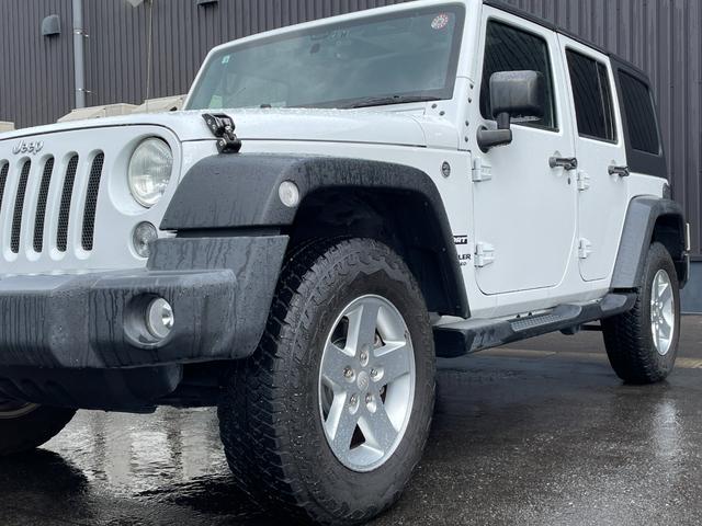 ジープ・ラングラーアンリミテッド スポーツ　社外メモリナビ　フルセグＴＶ　ＣＤ　ＤＶＤ　Ｂｌｕｅｔｏｏｔｈ　後席モニター　バックカメラ　ドライブレコーダー　前のみ　４ＷＤ　ＥＴＣ　サイドモニター　純正アルミホイール　純正フロアマット（50枚目）