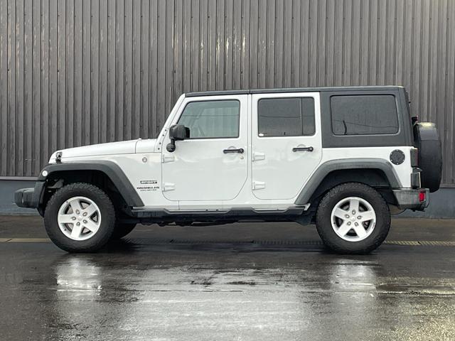 ジープ・ラングラーアンリミテッド スポーツ　社外メモリナビ　フルセグＴＶ　ＣＤ　ＤＶＤ　Ｂｌｕｅｔｏｏｔｈ　後席モニター　バックカメラ　ドライブレコーダー　前のみ　４ＷＤ　ＥＴＣ　サイドモニター　純正アルミホイール　純正フロアマット（57枚目）