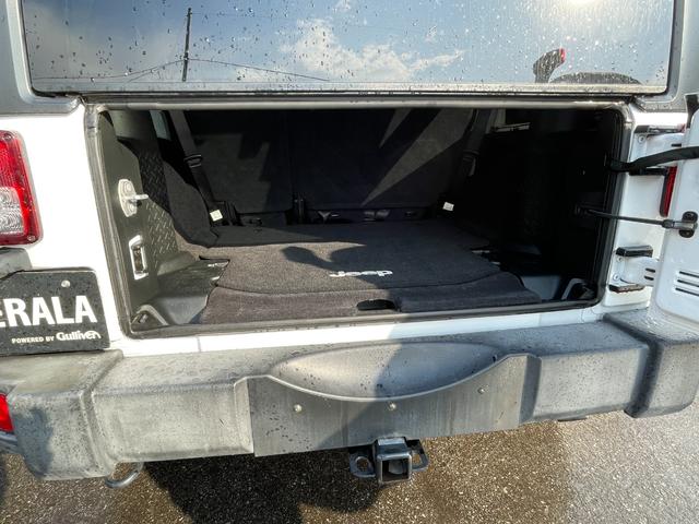 ジープ・ラングラーアンリミテッド スポーツ　社外メモリナビ　フルセグＴＶ　ＣＤ　ＤＶＤ　Ｂｌｕｅｔｏｏｔｈ　後席モニター　バックカメラ　ドライブレコーダー　前のみ　４ＷＤ　ＥＴＣ　サイドモニター　純正アルミホイール　純正フロアマット（63枚目）