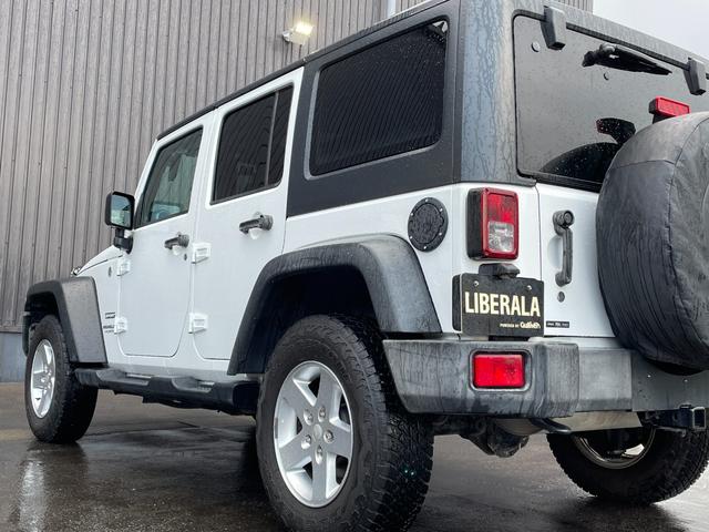 ジープ・ラングラーアンリミテッド スポーツ　社外メモリナビ　フルセグＴＶ　ＣＤ　ＤＶＤ　Ｂｌｕｅｔｏｏｔｈ　後席モニター　バックカメラ　ドライブレコーダー　前のみ　４ＷＤ　ＥＴＣ　サイドモニター　純正アルミホイール　純正フロアマット（71枚目）