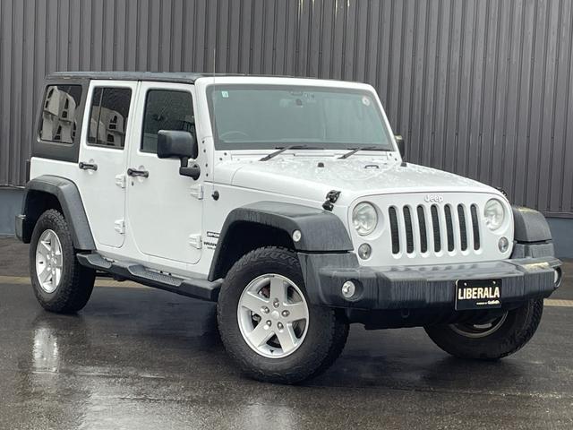 ジープ・ラングラーアンリミテッド スポーツ　社外メモリナビ　フルセグＴＶ　ＣＤ　ＤＶＤ　Ｂｌｕｅｔｏｏｔｈ　後席モニター　バックカメラ　ドライブレコーダー　前のみ　４ＷＤ　ＥＴＣ　サイドモニター　純正アルミホイール　純正フロアマット（75枚目）