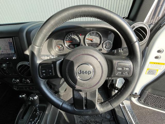 ジープ・ラングラーアンリミテッド スポーツ　社外メモリナビ　フルセグＴＶ　ＣＤ　ＤＶＤ　Ｂｌｕｅｔｏｏｔｈ　後席モニター　バックカメラ　ドライブレコーダー　前のみ　４ＷＤ　ＥＴＣ　サイドモニター　純正アルミホイール　純正フロアマット（78枚目）