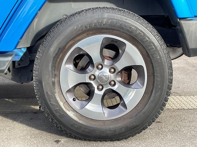 ジープ・ラングラーアンリミテッド サハラ 社外ナビ ALPINEスピーカー バックカメラ ETC 前後ドライブレコーダー 前席シートヒーター クルーズコントロール 純正フロアマット 純正アルミホイール 横滑り防止装置 ダウンヒルアシスト(45枚目)