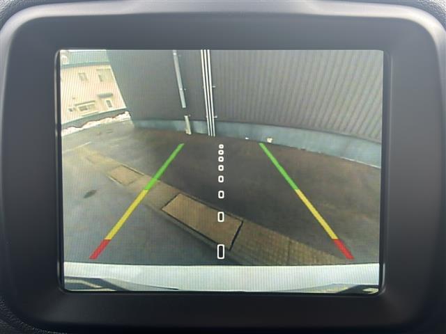 ジープ・レネゲード トレイルホーク　純正ナビ　フルセグＴＶ　バックカメラ　ＥＴＣ　クルーズコントロール　ブラインドスポットアシスト　レーンキープアシスト　純正１７インチアルミホイール　ダウンヒルアシスト　ＬＥＤヘッドライト（2枚目）