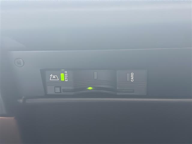 ジープ・レネゲード トレイルホーク　純正ナビ　フルセグＴＶ　バックカメラ　ＥＴＣ　クルーズコントロール　ブラインドスポットアシスト　レーンキープアシスト　純正１７インチアルミホイール　ダウンヒルアシスト　ＬＥＤヘッドライト（4枚目）