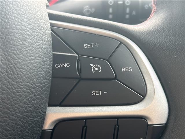 ジープ・レネゲード トレイルホーク　純正ナビ　フルセグＴＶ　バックカメラ　ＥＴＣ　クルーズコントロール　ブラインドスポットアシスト　レーンキープアシスト　純正１７インチアルミホイール　ダウンヒルアシスト　ＬＥＤヘッドライト（8枚目）