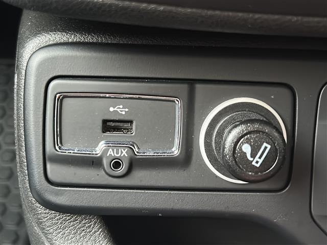 ジープ・レネゲード トレイルホーク　純正ナビ　フルセグＴＶ　バックカメラ　ＥＴＣ　クルーズコントロール　ブラインドスポットアシスト　レーンキープアシスト　純正１７インチアルミホイール　ダウンヒルアシスト　ＬＥＤヘッドライト（15枚目）