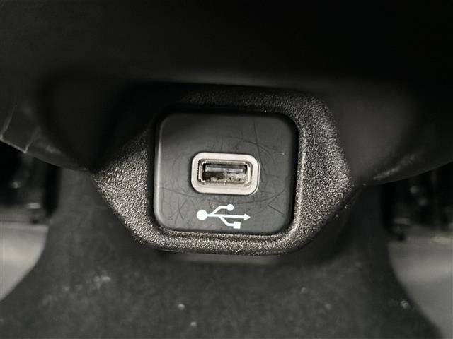 ジープ・レネゲード トレイルホーク　純正ナビ　フルセグＴＶ　バックカメラ　ＥＴＣ　クルーズコントロール　ブラインドスポットアシスト　レーンキープアシスト　純正１７インチアルミホイール　ダウンヒルアシスト　ＬＥＤヘッドライト（17枚目）