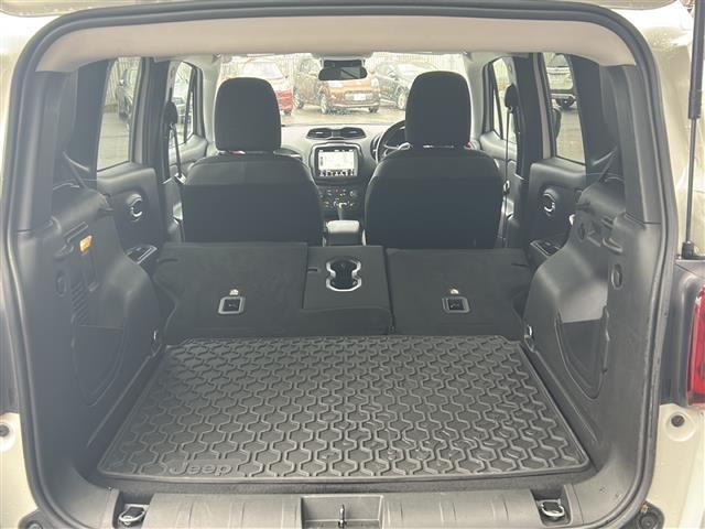 ジープ・レネゲード トレイルホーク　純正ナビ　フルセグＴＶ　バックカメラ　ＥＴＣ　クルーズコントロール　ブラインドスポットアシスト　レーンキープアシスト　純正１７インチアルミホイール　ダウンヒルアシスト　ＬＥＤヘッドライト（26枚目）