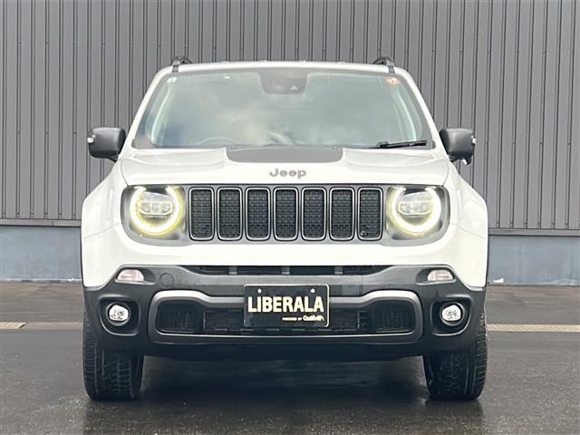 ジープ・レネゲード トレイルホーク　純正ナビ　フルセグＴＶ　バックカメラ　ＥＴＣ　クルーズコントロール　ブラインドスポットアシスト　レーンキープアシスト　純正１７インチアルミホイール　ダウンヒルアシスト　ＬＥＤヘッドライト（28枚目）