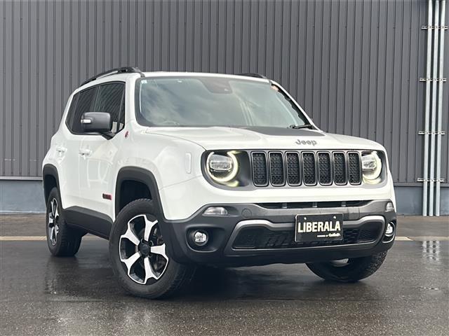 ジープ・レネゲード トレイルホーク　純正ナビ　フルセグＴＶ　バックカメラ　ＥＴＣ　クルーズコントロール　ブラインドスポットアシスト　レーンキープアシスト　純正１７インチアルミホイール　ダウンヒルアシスト　ＬＥＤヘッドライト（29枚目）