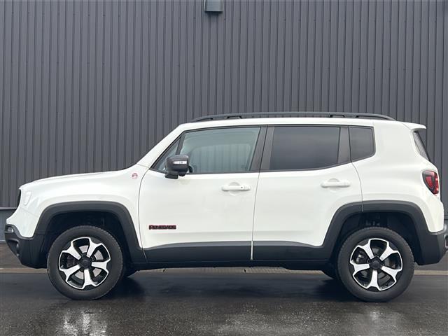 ジープ・レネゲード トレイルホーク　純正ナビ　フルセグＴＶ　バックカメラ　ＥＴＣ　クルーズコントロール　ブラインドスポットアシスト　レーンキープアシスト　純正１７インチアルミホイール　ダウンヒルアシスト　ＬＥＤヘッドライト（31枚目）