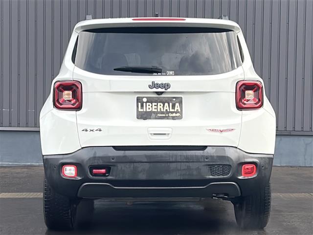 ジープ・レネゲード トレイルホーク　純正ナビ　フルセグＴＶ　バックカメラ　ＥＴＣ　クルーズコントロール　ブラインドスポットアシスト　レーンキープアシスト　純正１７インチアルミホイール　ダウンヒルアシスト　ＬＥＤヘッドライト（33枚目）