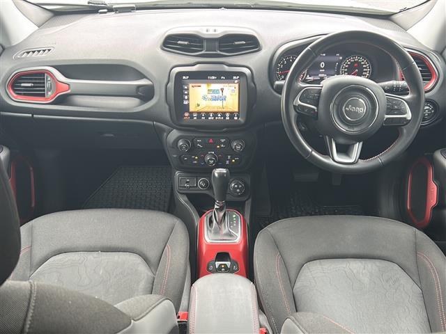 ジープ・レネゲード トレイルホーク　純正ナビ　フルセグＴＶ　バックカメラ　ＥＴＣ　クルーズコントロール　ブラインドスポットアシスト　レーンキープアシスト　純正１７インチアルミホイール　ダウンヒルアシスト　ＬＥＤヘッドライト（42枚目）