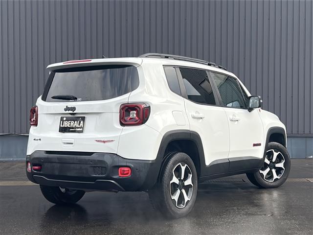 ジープ・レネゲード トレイルホーク　純正ナビ　フルセグＴＶ　バックカメラ　ＥＴＣ　クルーズコントロール　ブラインドスポットアシスト　レーンキープアシスト　純正１７インチアルミホイール　ダウンヒルアシスト　ＬＥＤヘッドライト（43枚目）